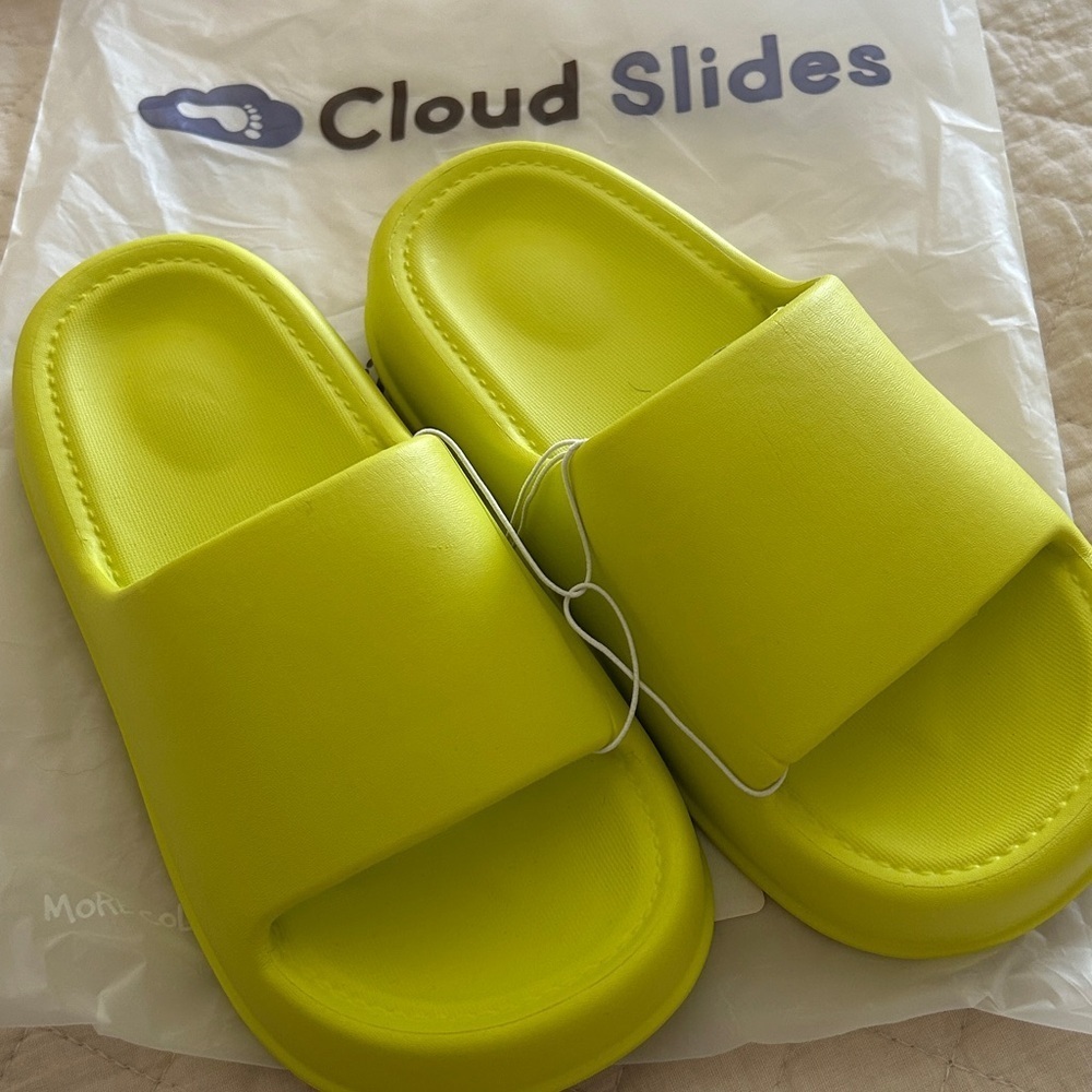 Cloud Slides - Plush Dream - Lime Green - Size 35/36 (5/5.5) Brand New — image 8 of 8